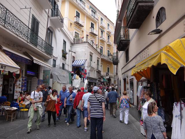 Amalfi, cidade que cede o nome para a Costa Amalfitana.