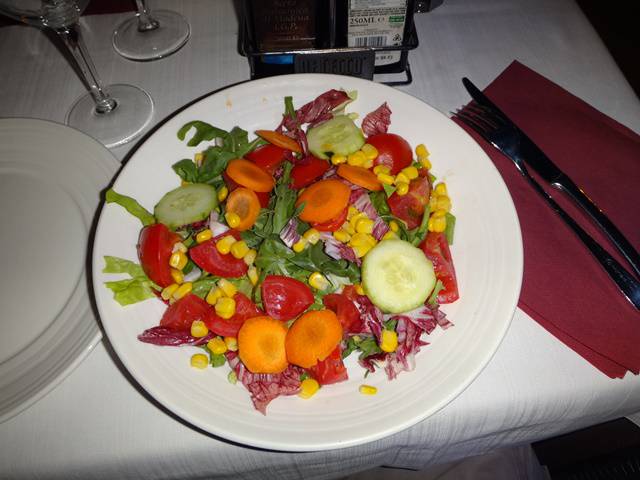 Salada no Gran Caffè Maggiore.