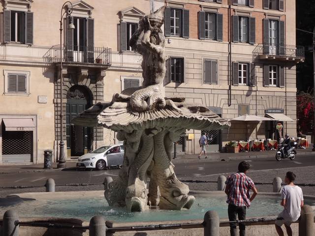 Roma, Piazza Barberini (Fontana del Tritone).