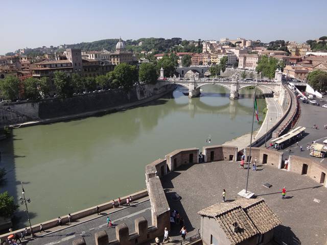 Rio Tibre visto do terraço do Castelo Sant'Angelo.