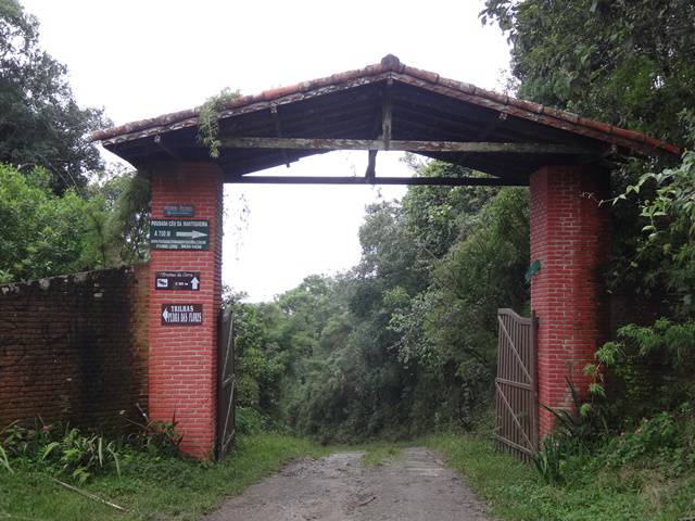 Início da trilha para a Pedra do Cume