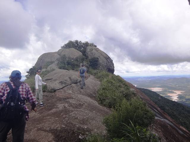 Mais alguns passos para chegar na Pedra do Cume