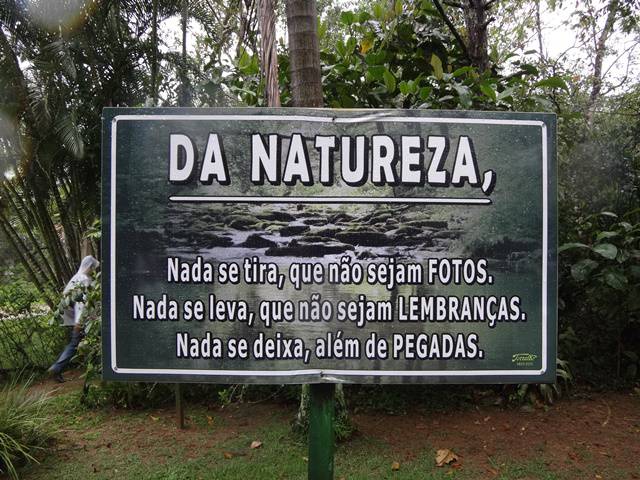 Placa com aviso que deveria ser desnecessário.