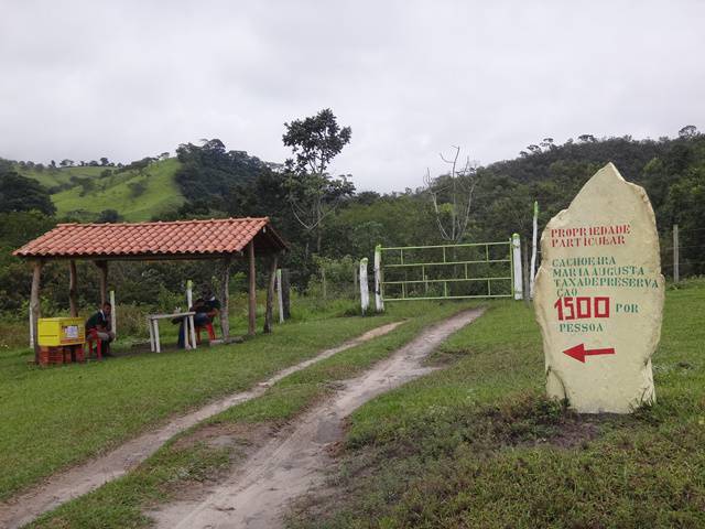 Portaria para pagamento da taxa e acesso para a Cachoeira