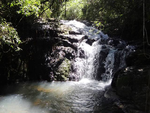 Trilha Cachoeira do Serrote, em Águas da Prata/SP.