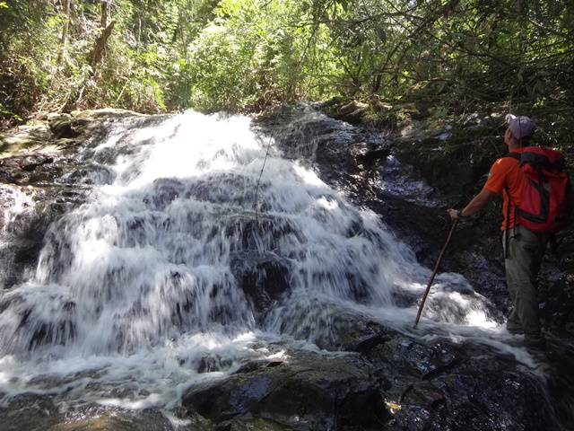 Trilha Cachoeira do Serrote, em Águas da Prata/SP.