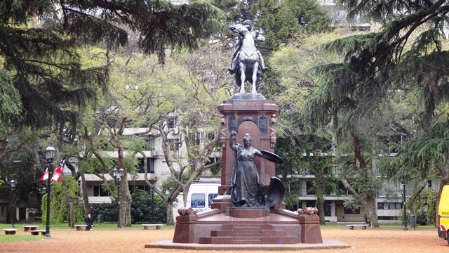 Praça Chile, em Buenos Aires.