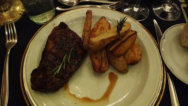 Casa de Tango Esquina Carlos Gardel, em Buenos Aires - Bife de chorizo.