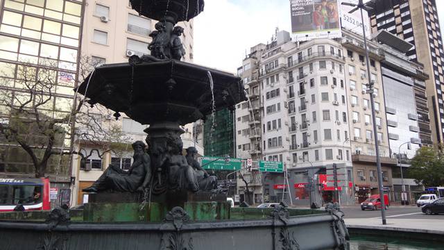 Buenos Aires - Fonte na Av. 9 de Julio.