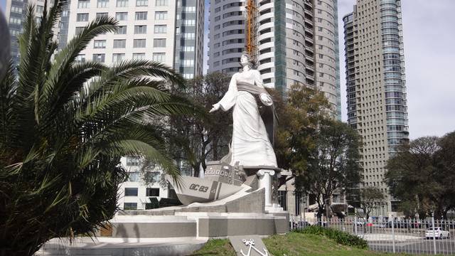 Puerto Madero - Monumento Guardacostas.