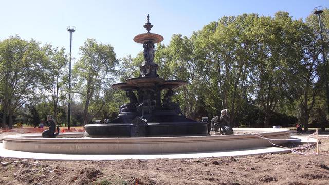 Fonte dos Continentes, desativada por causa das obras.