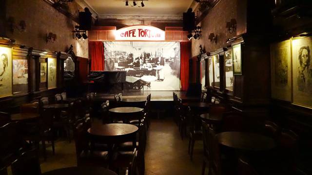 Buenos Aires - Cafe Tortoni - sala de apresentação de tango.