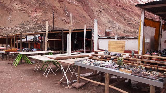 Ponte del Inca - barracas de produtos locais.