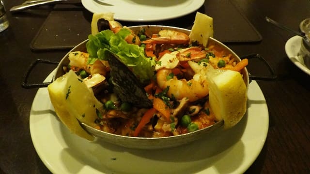 La Lucia Grill & Bar - paella.