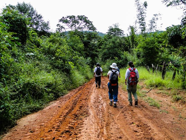 Amassando barro em Bueno Brandão