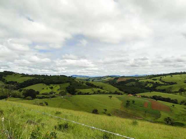 A chuva parou, mas nada de sol