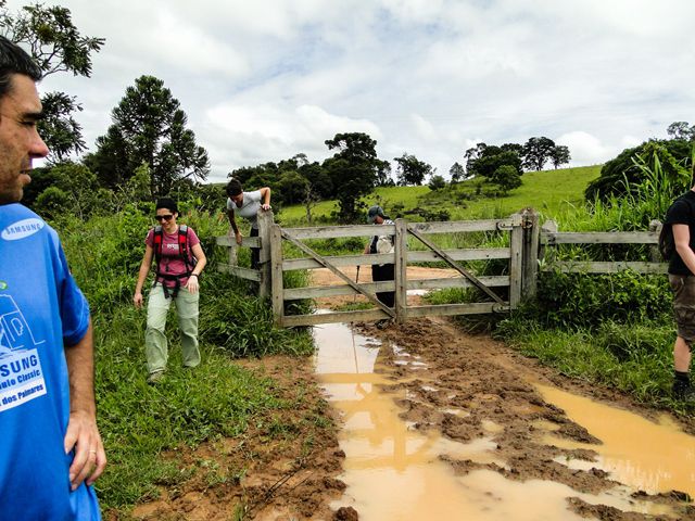 Bora pular a cerca, galera