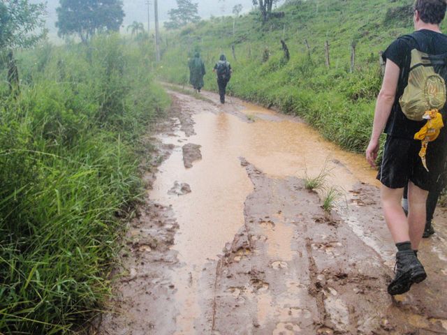 Com a chuva, a trilha ficava cada vez mais embarreada