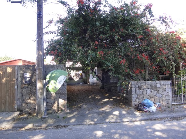 Entrada da pousada, no Beco dos Surfistas.