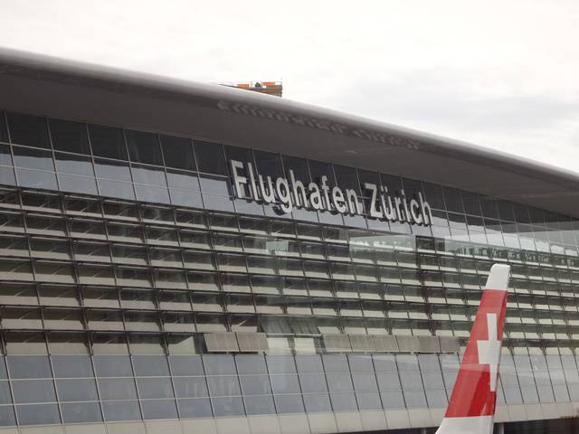 Pela janela do aeroporto de Zurique.