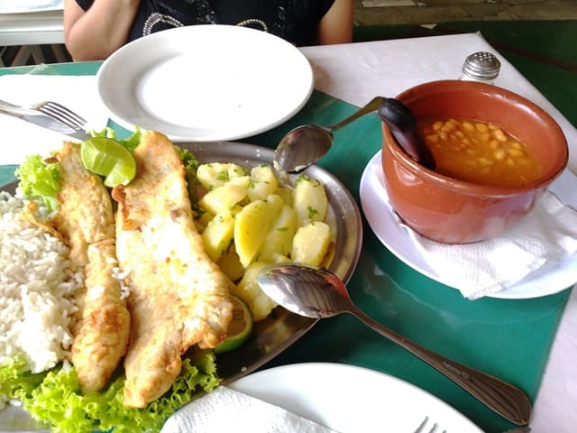 Ubatuba: almoço no restaurante Recanto de Minas.