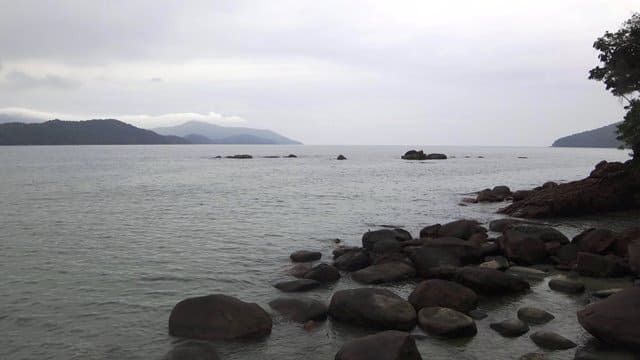 Ubatuba: praia da Enseada.