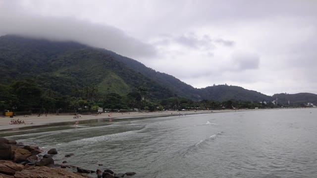 Ubatuba: praia da Enseada.