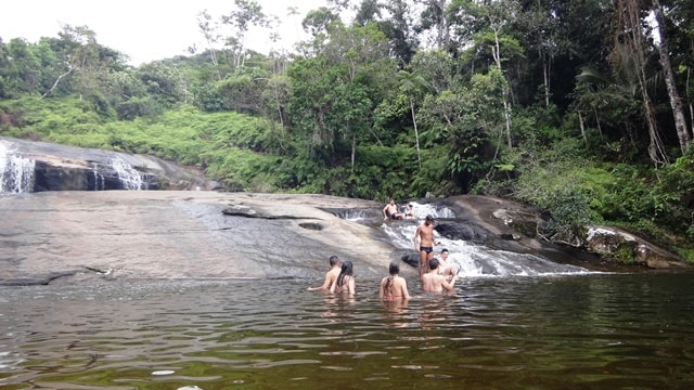 Piscina intermediária da Cachoeira do Prumirim, em Ubatuba.