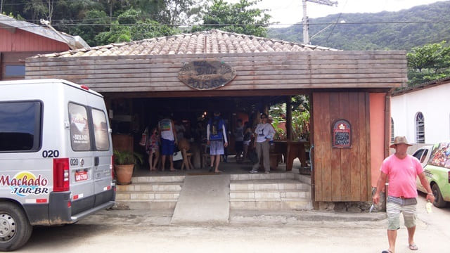 Restaurante Deck da Vila, na Vila de Picinguaba, em Ubatuba.