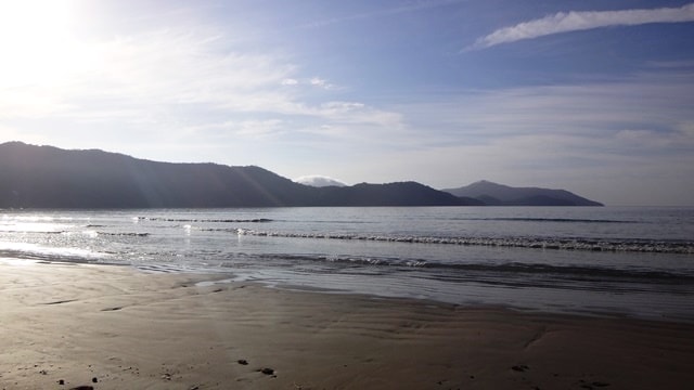 Ubatuba - amanhecer na Praia da Enseada.