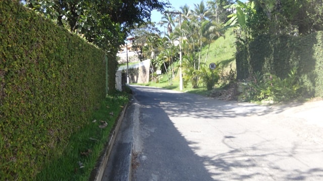 Rua Taquarí, de acesso ao condomínio Santa Rita.