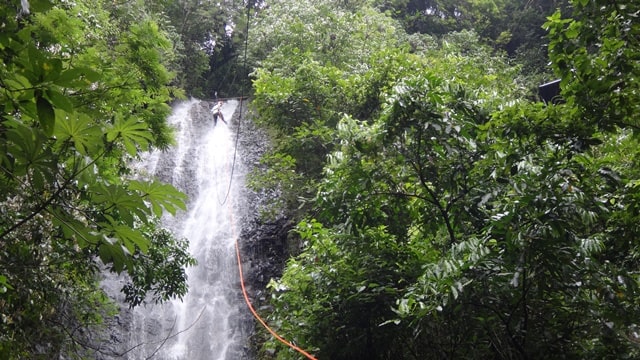 Rapel na Cachoeira Santa Eulália - Viva Brotas Ecoparque.