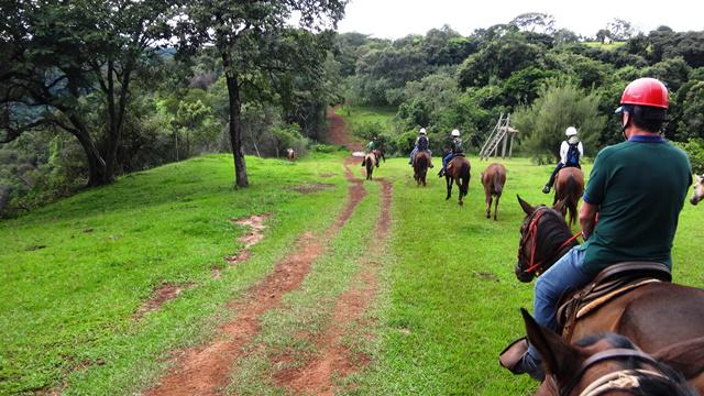 Cavalgada no parque Recanto das Cachoeiras.