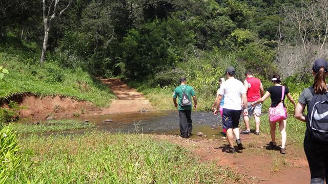 Trilha para a Cachoeira Cristal, em Brotas/SP.