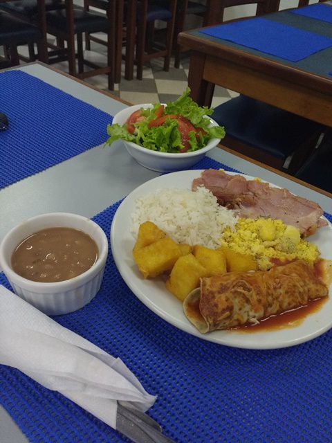 Jantar no Restaurante Morro Azul.