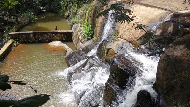 Cachoeira no Paraíso do Shimeji.