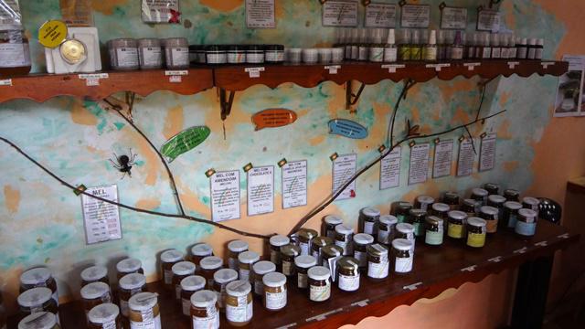 Loja do apiário: mel, bebidas, sabonetes, cremes...