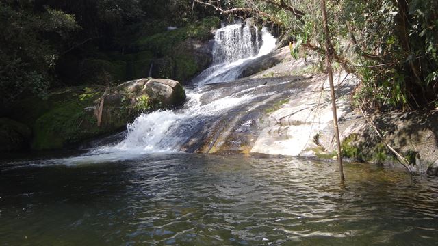 Quarta cachoeira. Parada para o banho e lanche.