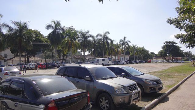 Estacionamento no Centro Histórico de Paraty.