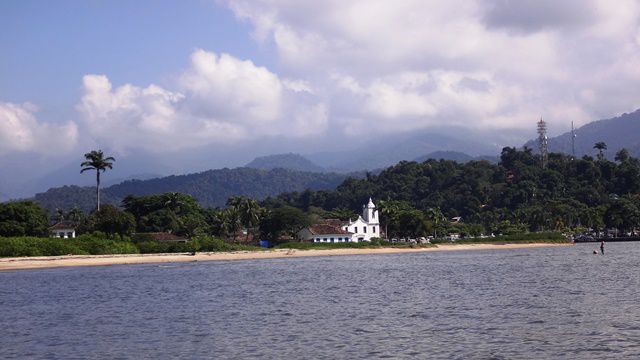 Ao fundo, a Igreja Nossa Senhora das Dores.