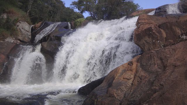 Cachoeira na subida da Trilha do Mirante.