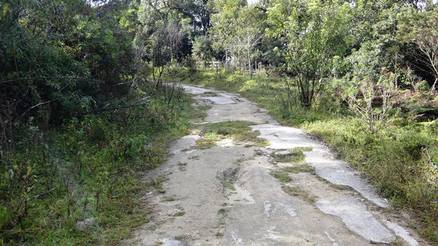 O caminho até o cume da Pedra da Macela é por uma estrada de manutenção (que precisa de manutenção).