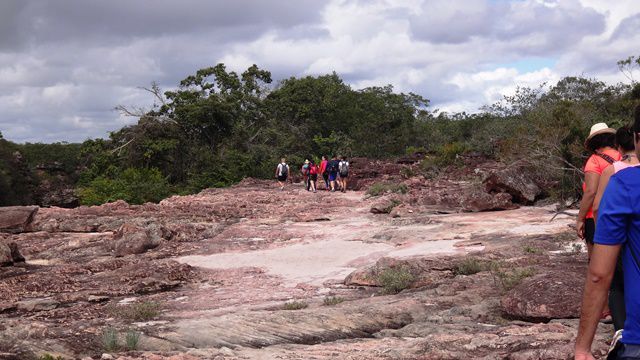 Trilha até a Cachoeira do Buracão, na Chapada Diamantina.