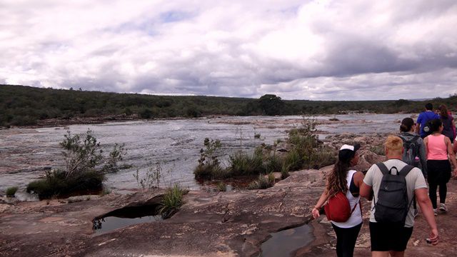 Trilha até a Cachoeira do Buracão, na Chapada Diamantina.