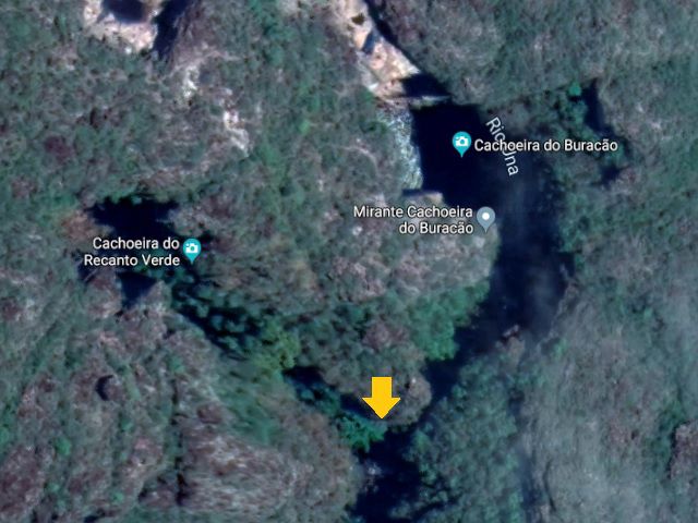 A seta amarela indica o ponto onde entramos na água para chegarmos até a Cachoeira do Buracão.