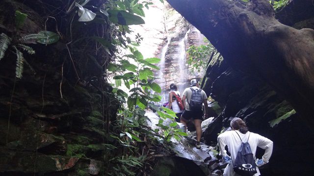 Subindo a trilha, até o mirante da cachoeira.