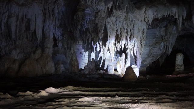 Formações rochosas na Gruta Lapa Doce.