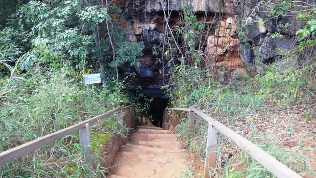 Escada de acesso à Gruta Azul.