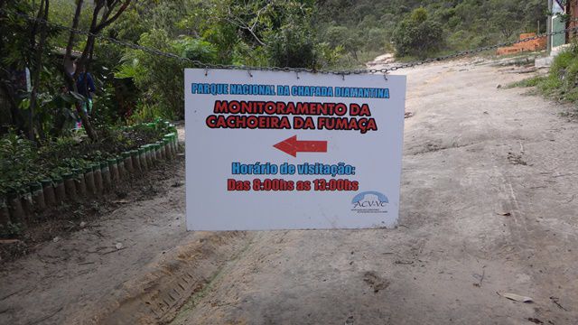 Horários de visitação na Cachoeira da Fumaça.