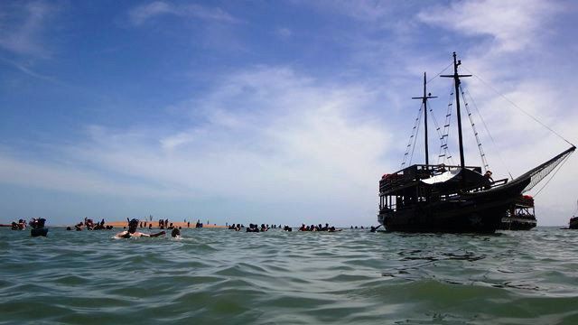 Barcos atracados próximos de Coroa Alta.